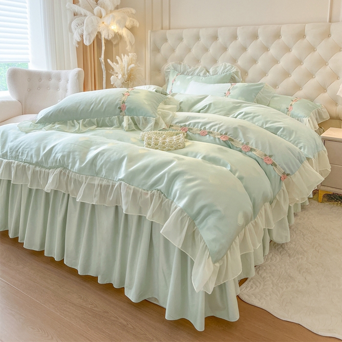 91家纺网 家纺一手货源 找家纺 瑞宝 2025新款法式花边全棉贡缎提花床裙款三件套-梦之语 梦之语-青柠绿