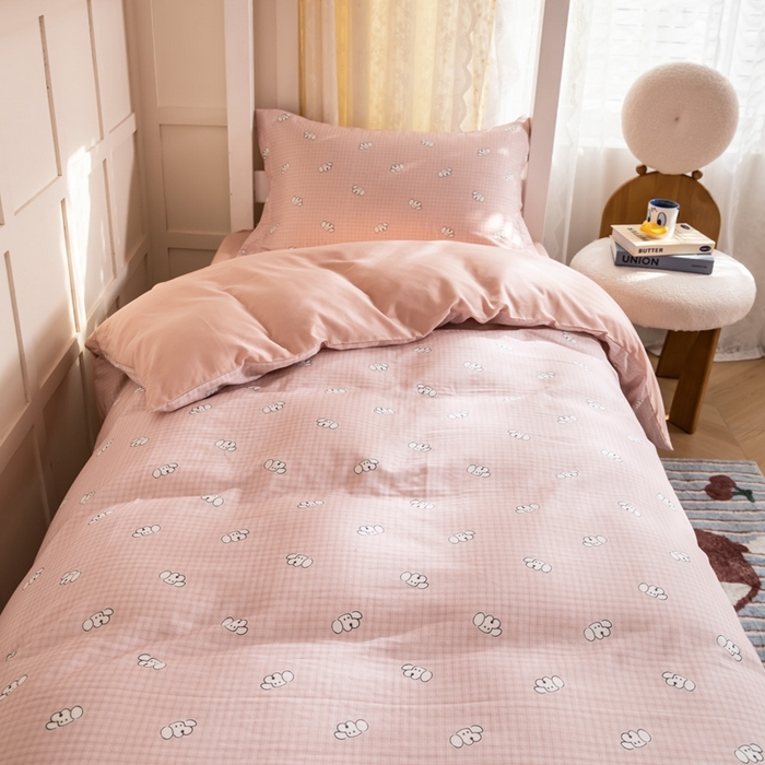 91家纺网 家纺一手货源 找家纺 锦罗绣 2025新款全棉双层纱学生套件三件套 好奇小狗