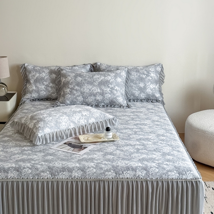 91家纺网 家纺一手货源 找家纺 九花鹿 2025新款PE双面提花床裙冰丝席-莫奈玫瑰 莫奈玫瑰-浅灰