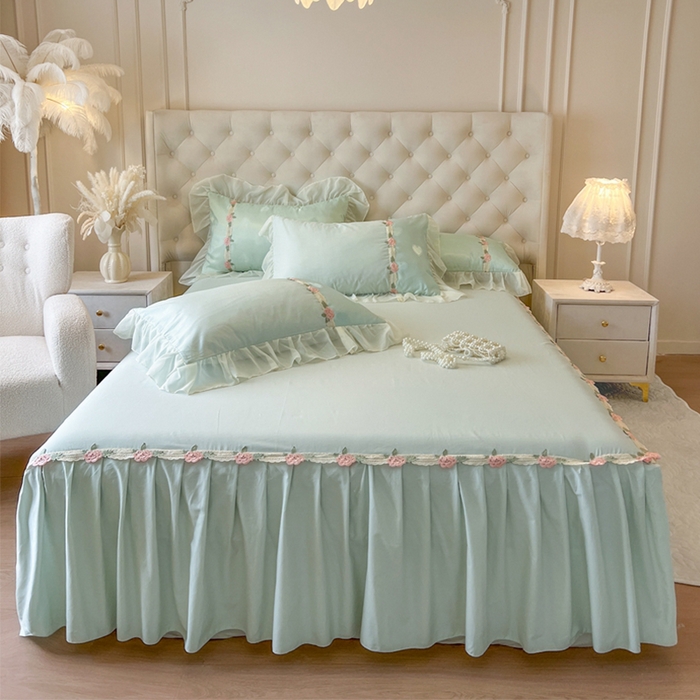 91家纺网 家纺一手货源 找家纺 瑞宝 2025新款法式花边全棉贡缎提花床裙款三件套-梦之语 梦之语-青柠绿