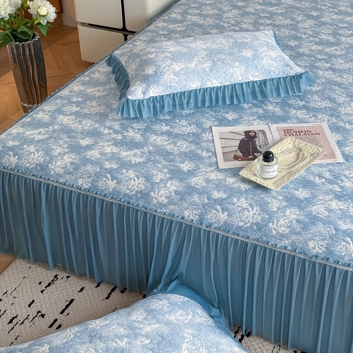 91家纺网 家纺一手货源 找家纺 九花鹿 2025新款PE双面提花床裙冰丝席-莫奈玫瑰 莫奈玫瑰-天空蓝