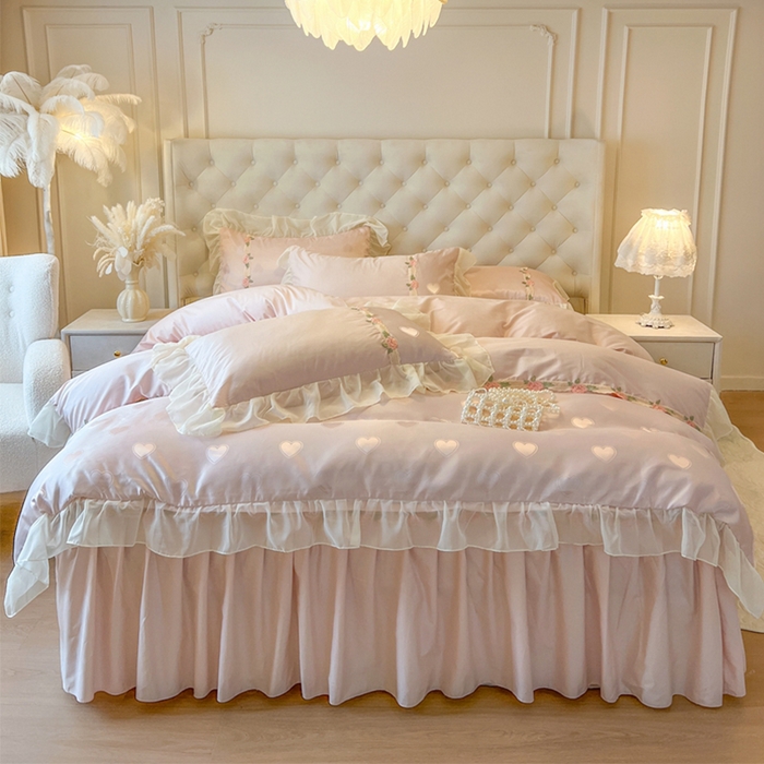 91家纺网 家纺一手货源 找家纺 瑞宝 2025新款法式花边全棉贡缎提花床裙款三件套-梦之语 梦之语-蜜粉