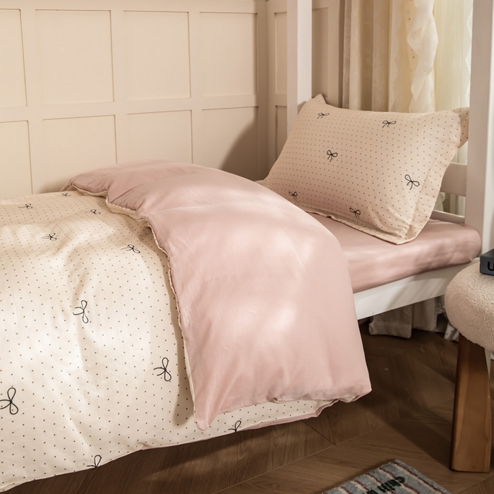 91家纺网 家纺一手货源 找家纺 锦罗绣 2025新款全棉双层纱学生套件三件套 波点蝴蝶结