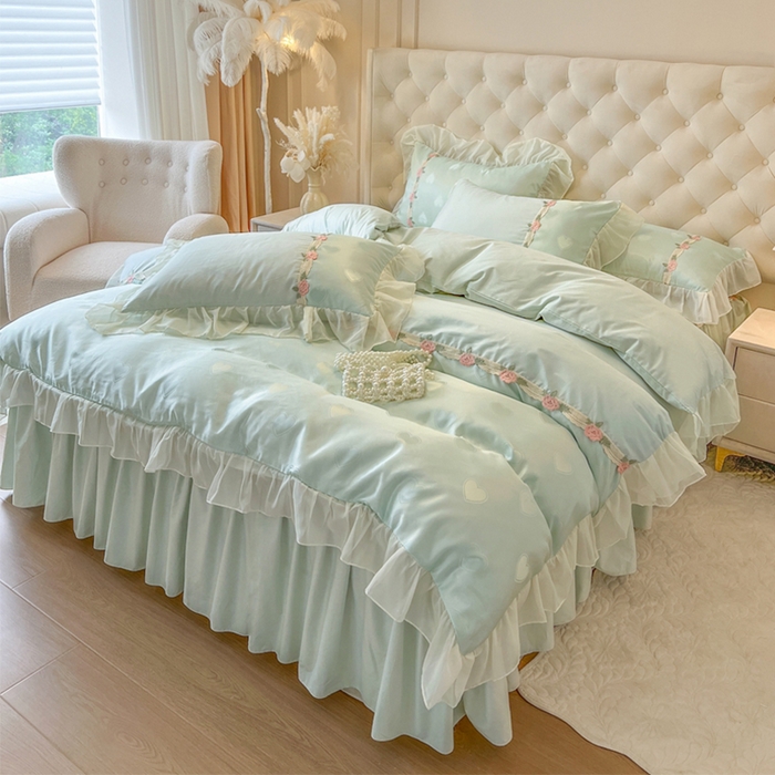 91家纺网 家纺一手货源 找家纺 瑞宝 2025新款法式花边全棉贡缎提花床裙款四件套-梦之语（控价265起） 梦之语-青柠绿