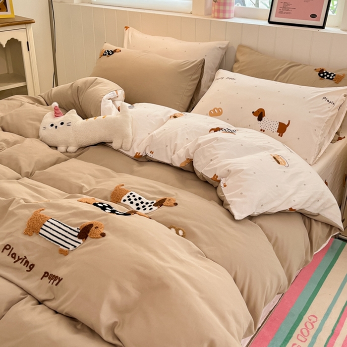 91家纺网 家纺一手货源 找家纺 如一 2025新款A类卡通印加毛巾绣水洗云朵棉四件套（提供买家秀） 腊肠犬