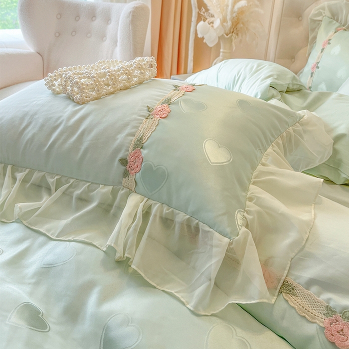 91家纺网 家纺一手货源 找家纺 瑞宝 2025新款法式花边全棉贡缎提花床裙款三件套-梦之语 梦之语-青柠绿