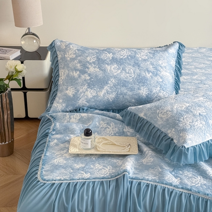 91家纺网 家纺一手货源 找家纺 九花鹿 2025新款PE双面提花床裙冰丝席-莫奈玫瑰 莫奈玫瑰-天空蓝