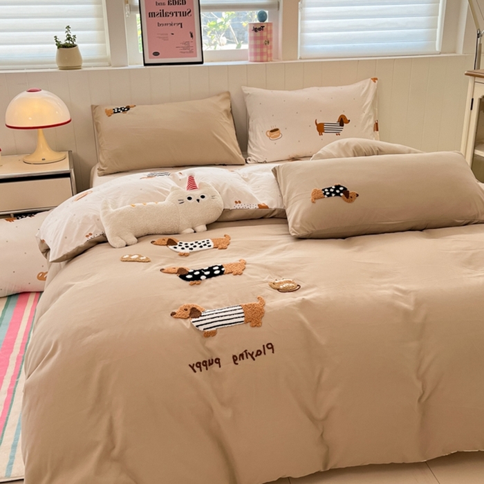 91家纺网 家纺一手货源 找家纺 如一 2025新款A类卡通印加毛巾绣水洗云朵棉四件套（提供买家秀） 腊肠犬