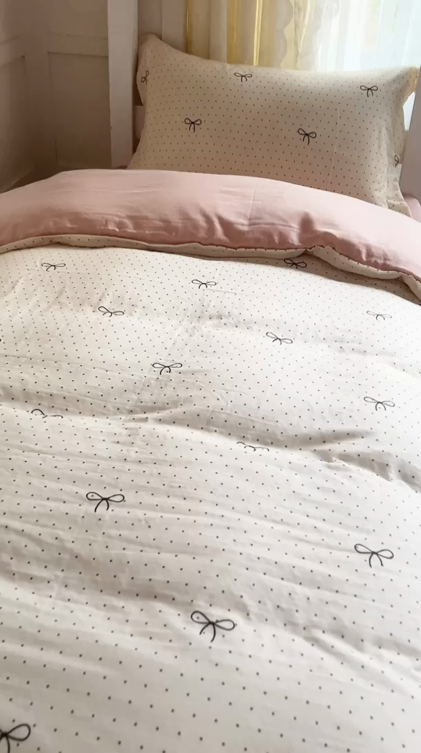 91家纺网 家纺一手货源 找家纺 锦罗绣 2025新款全棉双层纱学生套件三件套 波点蝴蝶结