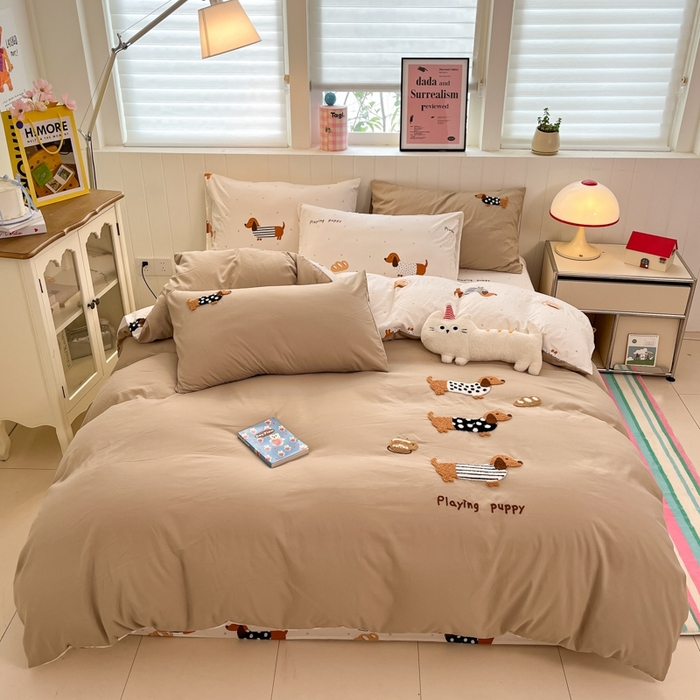 91家纺网 家纺一手货源 找家纺 如一 2025新款A类卡通印加毛巾绣水洗云朵棉四件套（提供买家秀） 腊肠犬