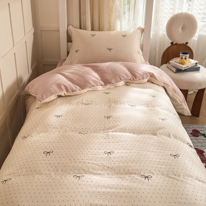 91家纺网 家纺一手货源 找家纺 锦罗绣 2025新款全棉双层纱学生套件三件套 波点蝴蝶结