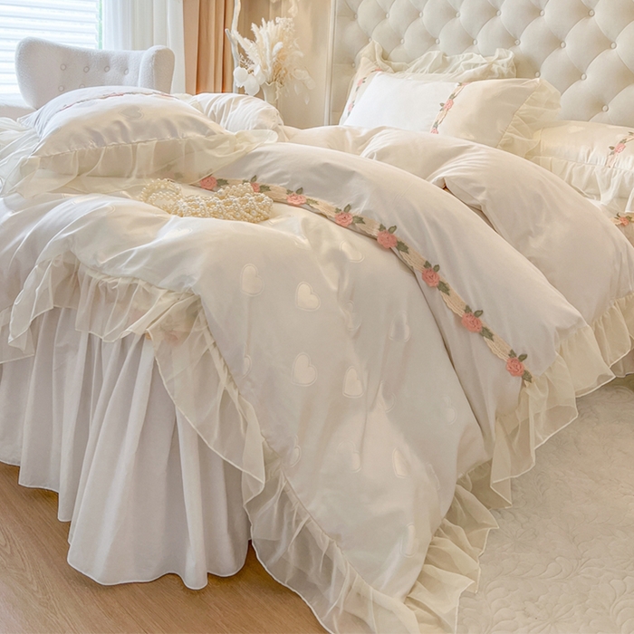 91家纺网 家纺一手货源 找家纺 瑞宝 2025新款法式花边全棉贡缎提花床裙款三件套-梦之语 梦之语-奶油白