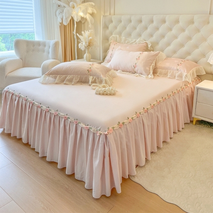 瑞宝 2025新款法式花边全棉贡缎提花床裙款三件套-梦之语 梦之语-蜜粉