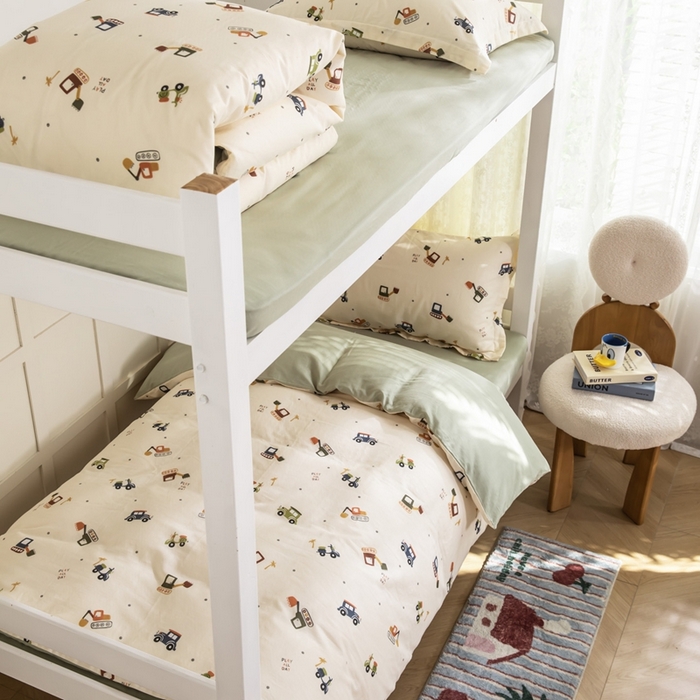 91家纺网 家纺一手货源 找家纺 锦罗绣 2025新款全棉双层纱学生套件三件套 萌趣汽车1