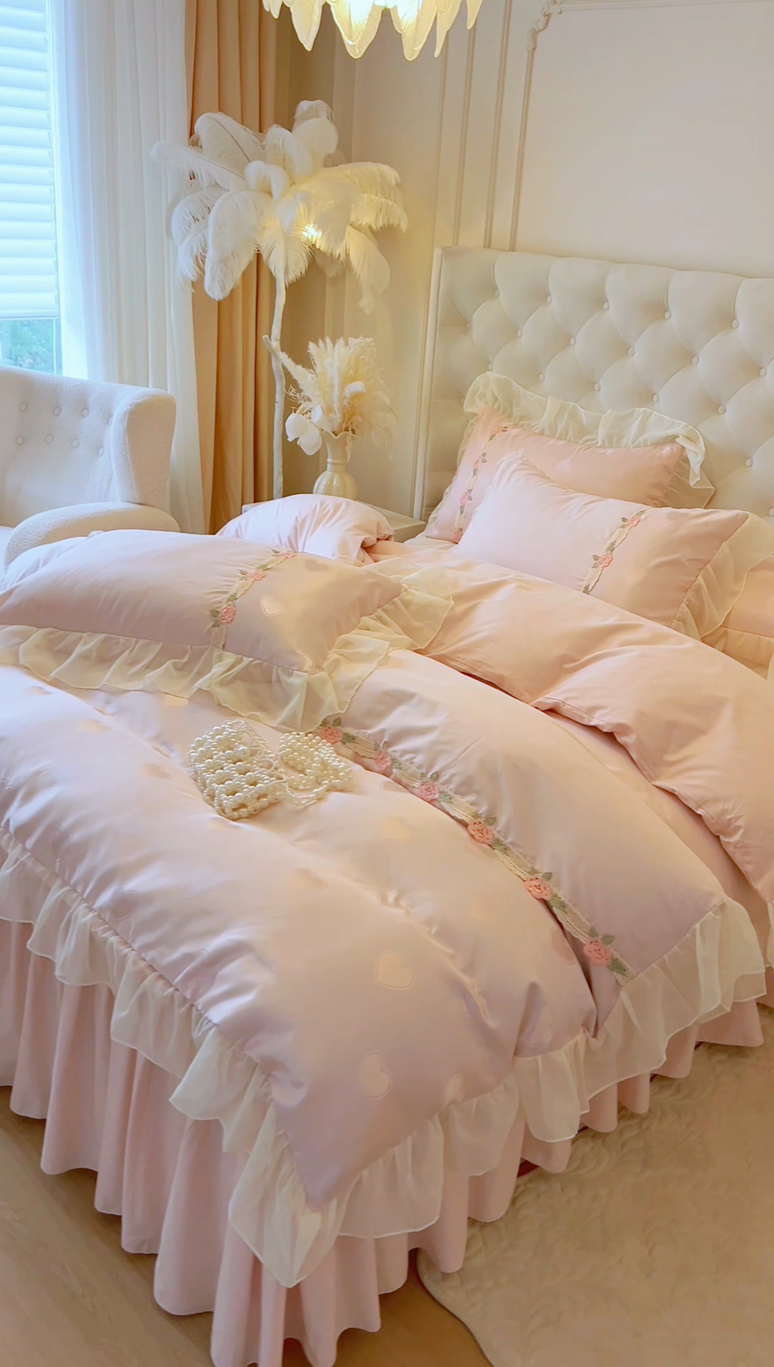 91家纺网 家纺一手货源 找家纺 瑞宝 2025新款法式花边全棉贡缎提花床裙款四件套-梦之语（控价265起） 梦之语-蜜粉