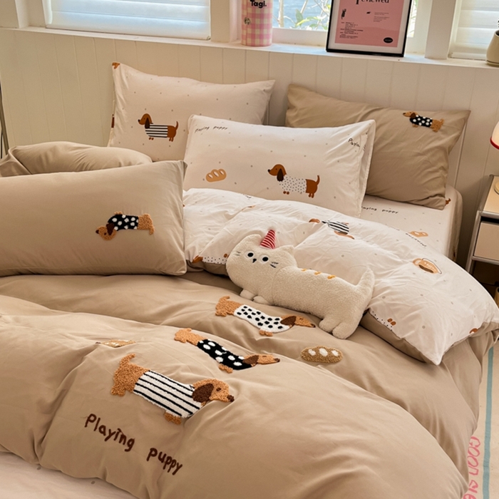 91家纺网 家纺一手货源 找家纺 如一 2025新款A类卡通印加毛巾绣水洗云朵棉四件套（提供买家秀） 腊肠犬