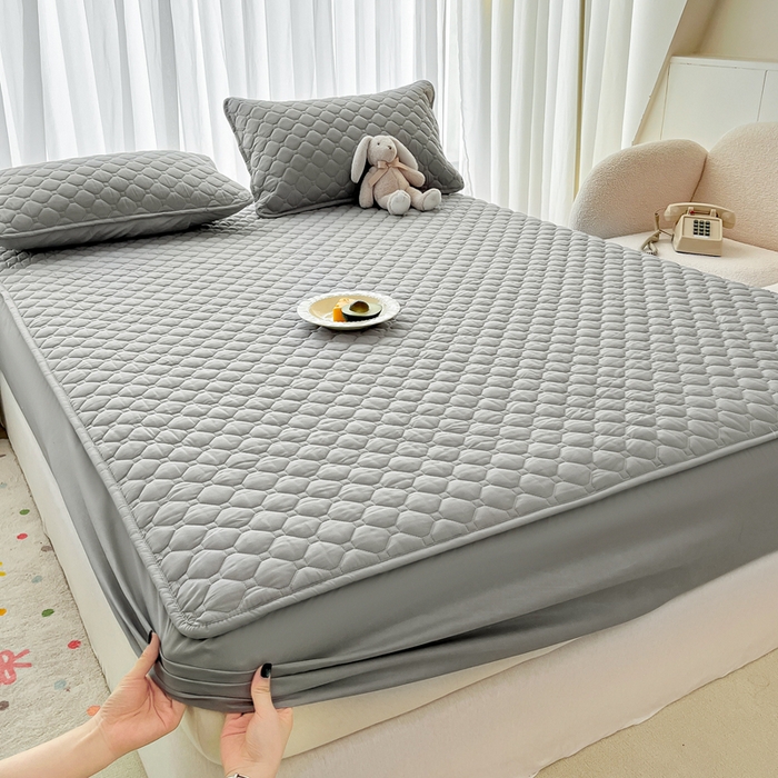 91家纺网 家纺一手货源 找家纺 欧邦 2025新款四季款纯色水洗棉夹棉床笠床垫保护罩 磨毛方格-浅灰