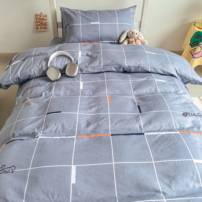 91家纺网 家纺一手货源 找家纺 锦彩家居 2025新款正宗13372全棉学生三件套全棉印花学生宿舍上下铺三件套（量大可定制价格可谈）提供买家秀 简约灰格