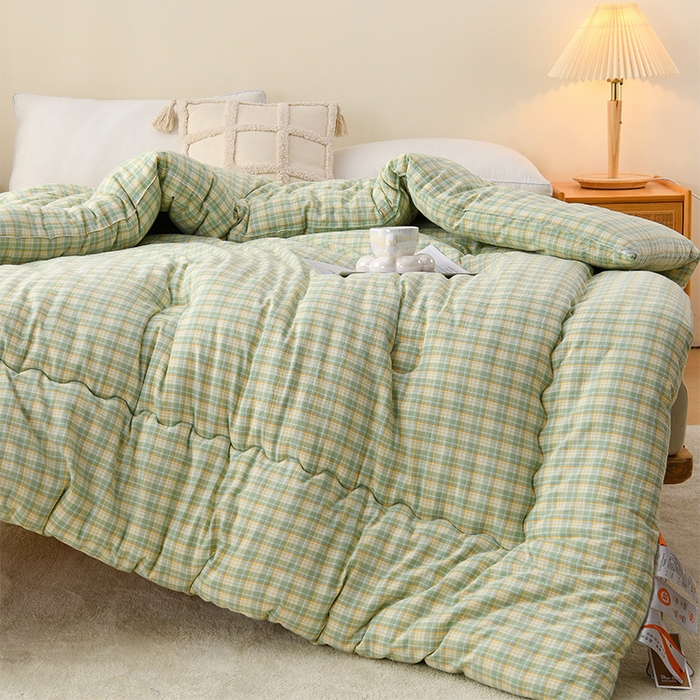 91家纺网 家纺一手货源 找家纺 易展2025新款无印水洗棉格子大豆冬被 轻夏绿