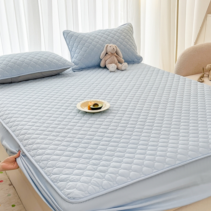 91家纺网 家纺一手货源 找家纺 欧邦 2025新款四季款纯色水洗棉夹棉床笠床垫保护罩 磨毛方格-天蓝