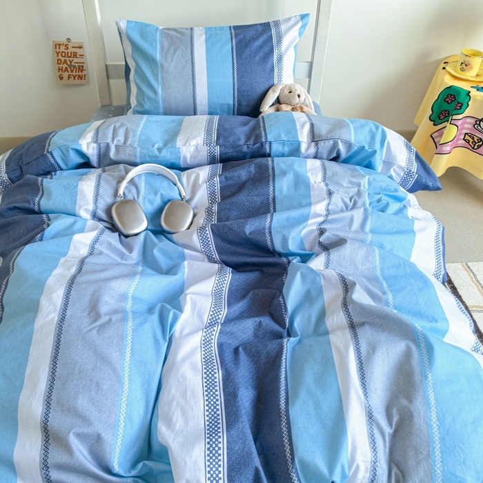 91家纺网 家纺一手货源 找家纺 锦彩家居 2025新款正宗13372全棉学生三件套全棉印花学生宿舍上下铺三件套（量大可定制价格可谈）提供买家秀 莫拉条纹