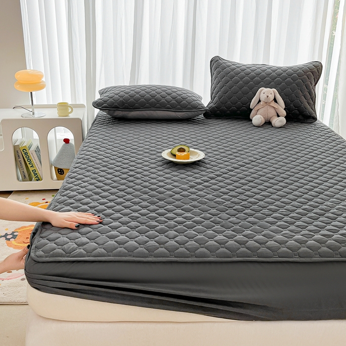 91家纺网 家纺一手货源 找家纺 欧邦 2025新款四季款纯色水洗棉夹棉床笠床垫保护罩 磨毛方格-深灰