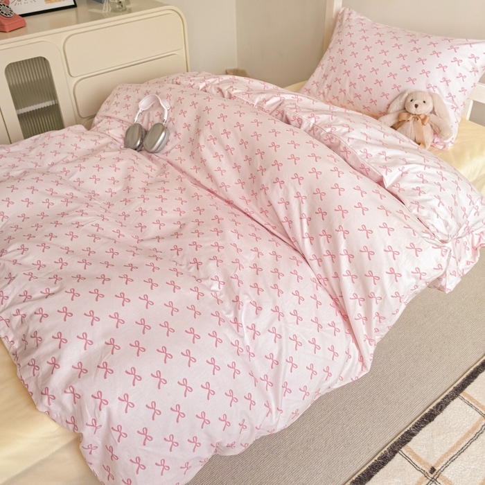 91家纺网 家纺一手货源 找家纺 锦彩家居 2025新款正宗13372全棉学生三件套全棉印花学生宿舍上下铺三件套（量大可定制价格可谈）提供买家秀 粉蝴蝶结