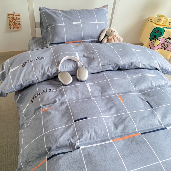 91家纺网 家纺一手货源 找家纺 锦彩家居 2025新款正宗13372全棉学生三件套全棉印花学生宿舍上下铺三件套（量大可定制价格可谈）提供买家秀 简约灰格