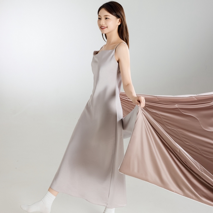 91家纺网 家纺一手货源 找家纺 丽卡家纺2025新款冰丽丝锦氨凉感夏被子被芯 珊瑚橘+浅银灰