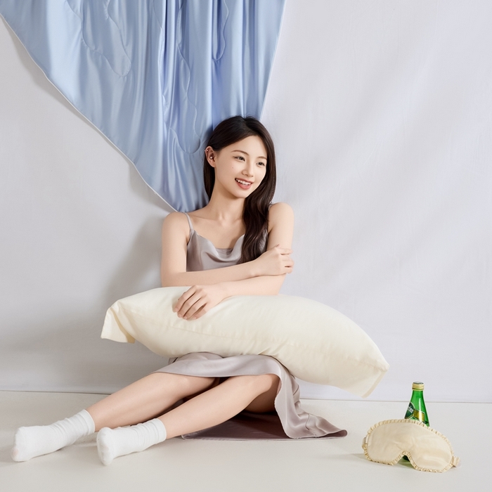 91家纺网 家纺一手货源 找家纺 丽卡家纺2025新款冰丽丝锦氨凉感夏被子被芯 淡雅紫+天空蓝