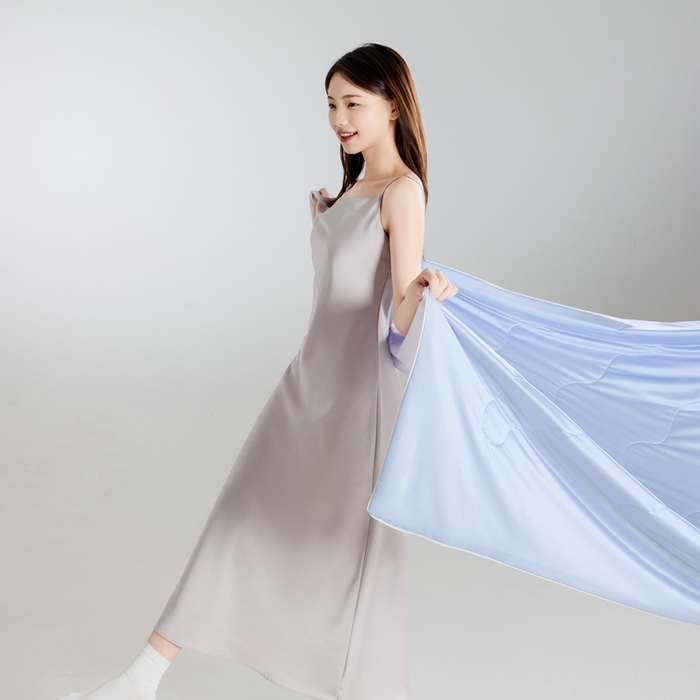 91家纺网 家纺一手货源 找家纺 丽卡家纺2025新款冰丽丝锦氨凉感夏被子被芯 淡雅紫+天空蓝