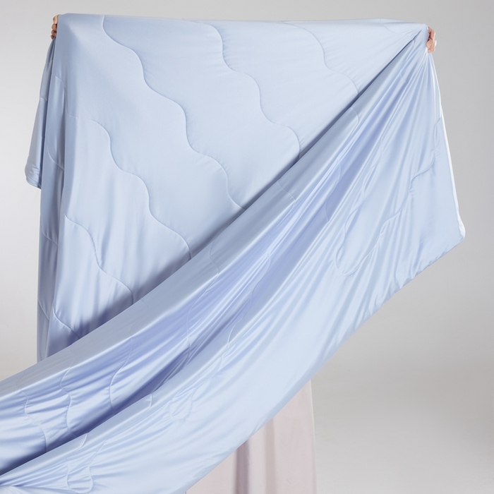 91家纺网 家纺一手货源 找家纺 丽卡家纺2025新款冰丽丝锦氨凉感夏被子被芯 淡雅紫+天空蓝