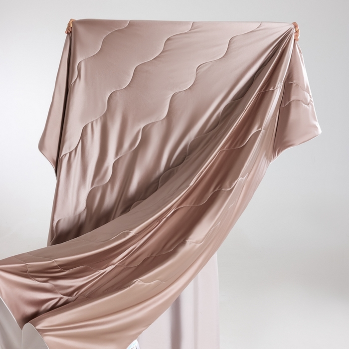 91家纺网 家纺一手货源 找家纺 丽卡家纺2025新款冰丽丝锦氨凉感夏被子被芯 珊瑚橘+浅银灰