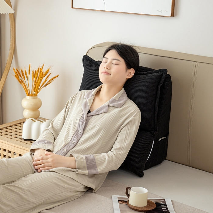 91家纺网 家纺一手货源 找家纺 沐沐家纺 2026新款灯芯绒立体护腰靠枕 立体灯芯绒-黑色