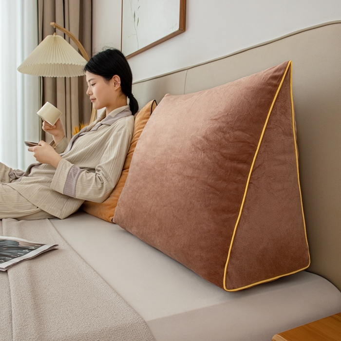 91家纺网 家纺一手货源 找家纺 沐沐2026新款宝宝绒三角靠背 咖啡色