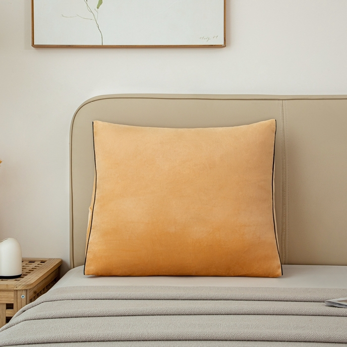 91家纺网 家纺一手货源 找家纺 沐沐2026新款宝宝绒三角靠背 杏黄色