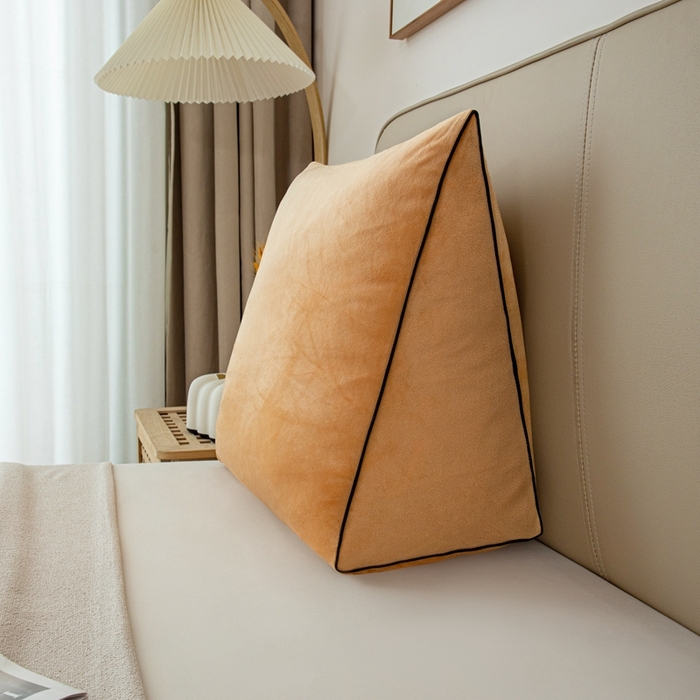 91家纺网 家纺一手货源 找家纺 沐沐2026新款宝宝绒三角靠背 杏黄色