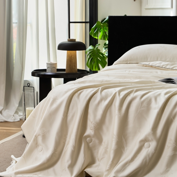 91家纺网 家纺一手货源 找家纺 涞澳家纺 2025新款天丝提花夏被 叶茂-白