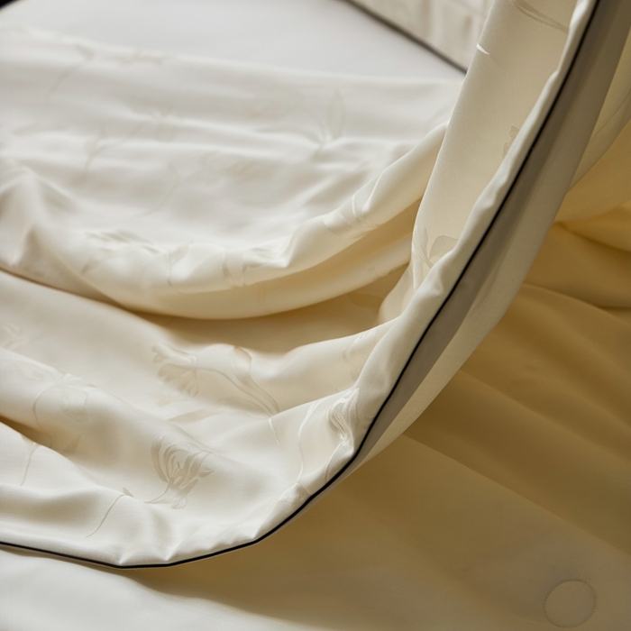 91家纺网 家纺一手货源 找家纺 涞澳家纺 2025新款天丝提花夏被 叶茂-白