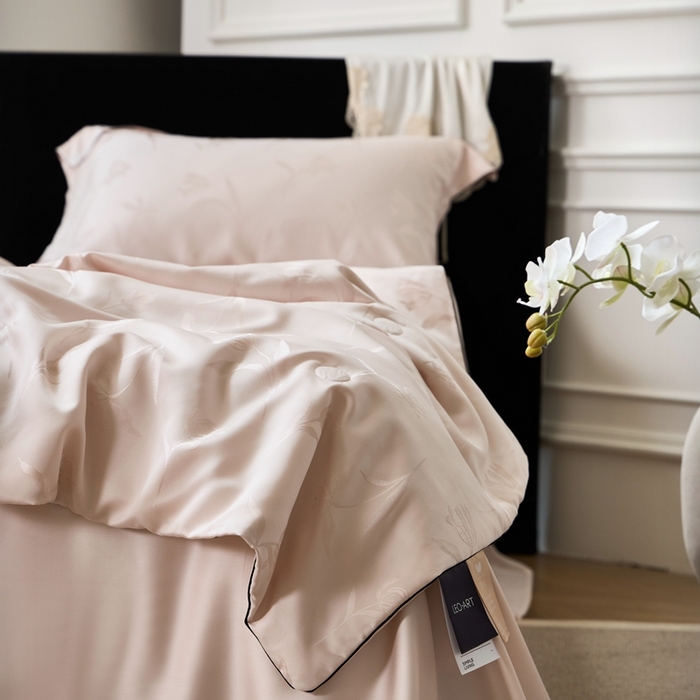 91家纺网 家纺一手货源 找家纺 涞澳家纺 2025新款天丝提花夏被 叶茂-粉