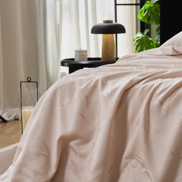 91家纺网 家纺一手货源 找家纺 涞澳家纺 2025新款天丝提花夏被 叶茂-粉