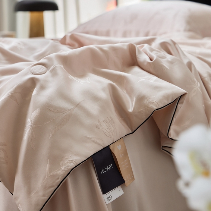 91家纺网 家纺一手货源 找家纺 涞澳家纺 2025新款天丝提花夏被 叶茂-粉