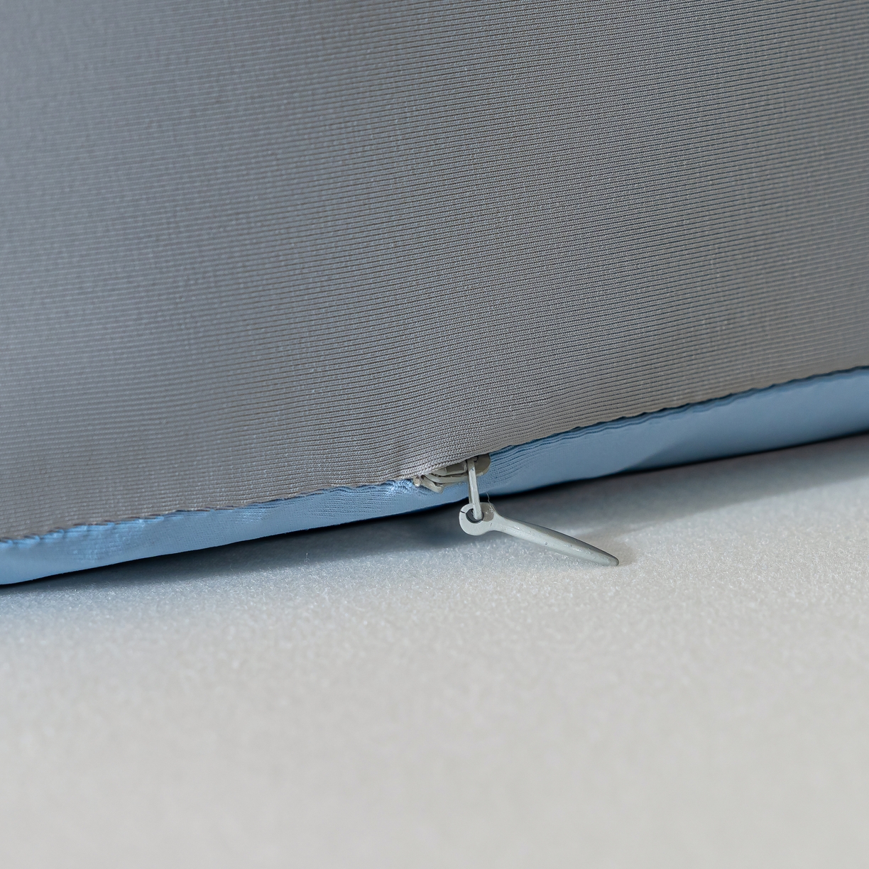 91家纺网 家纺一手货源 找家纺 （总）帛茗轩家居 2025新款炫彩月牙立体枕