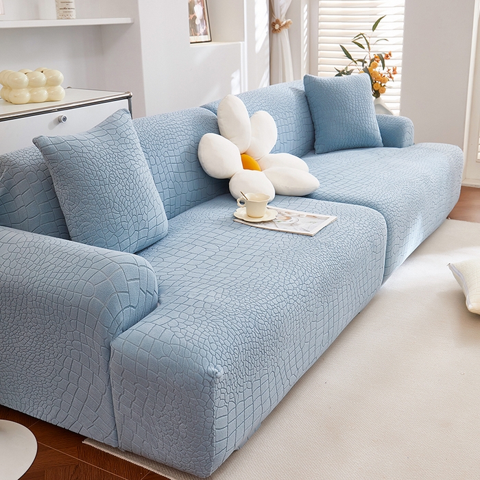 91家纺网 家纺一手货源 找家纺 丝绮鹿 2025新款雕花绒水立方沙发套松紧款（直排图） 淡蓝