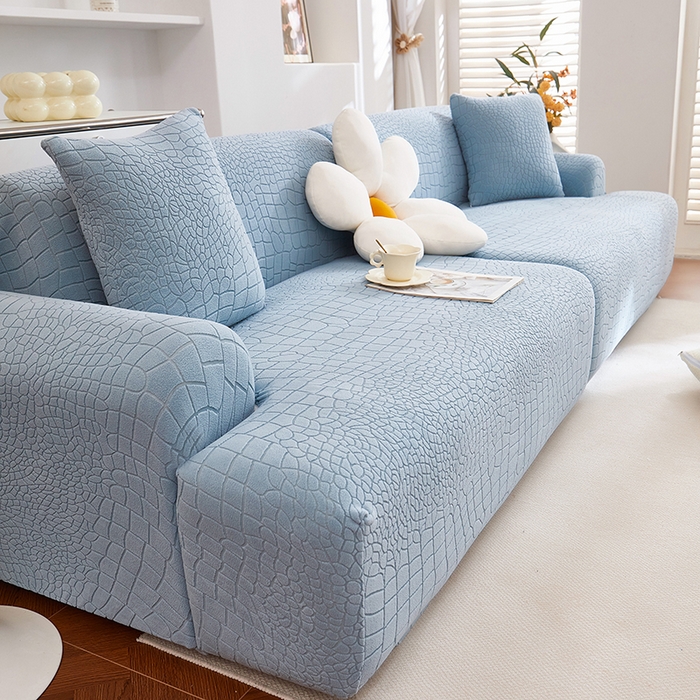 91家纺网 家纺一手货源 找家纺 丝绮鹿 2025新款雕花绒水立方沙发套松紧款（直排图） 淡蓝