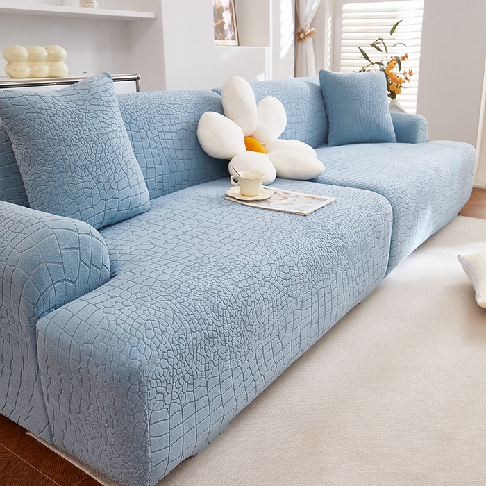 91家纺网 家纺一手货源 找家纺 丝绮鹿 2025新款雕花绒水立方沙发套松紧款（直排图） 淡蓝