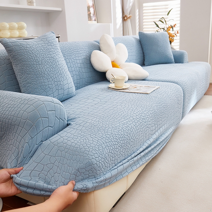 91家纺网 家纺一手货源 找家纺 丝绮鹿 2025新款雕花绒水立方沙发套松紧款（直排图） 淡蓝
