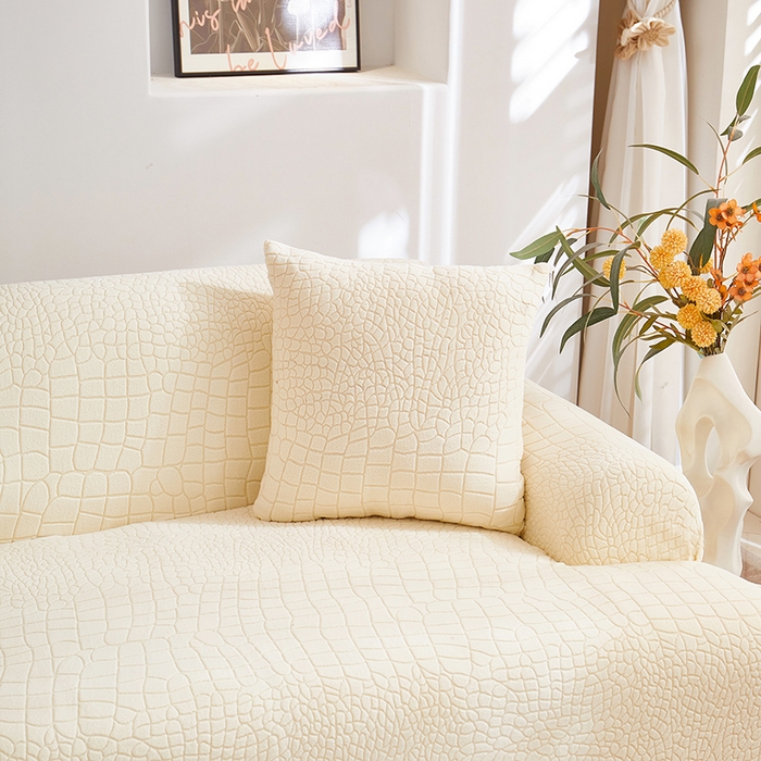 91家纺网 家纺一手货源 找家纺 丝绮鹿 2025新款雕花绒水立方沙发套松紧款（直排图） 米白