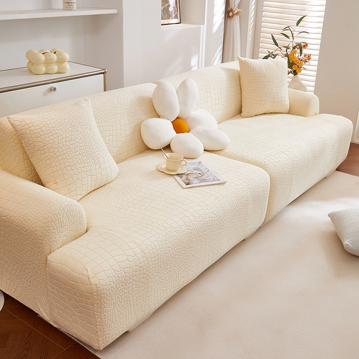 91家纺网 家纺一手货源 找家纺 丝绮鹿 2025新款雕花绒水立方沙发套松紧款（直排图） 米白