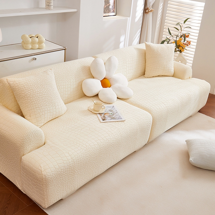 91家纺网 家纺一手货源 找家纺 丝绮鹿 2025新款雕花绒水立方沙发套松紧款（直排图） 米白